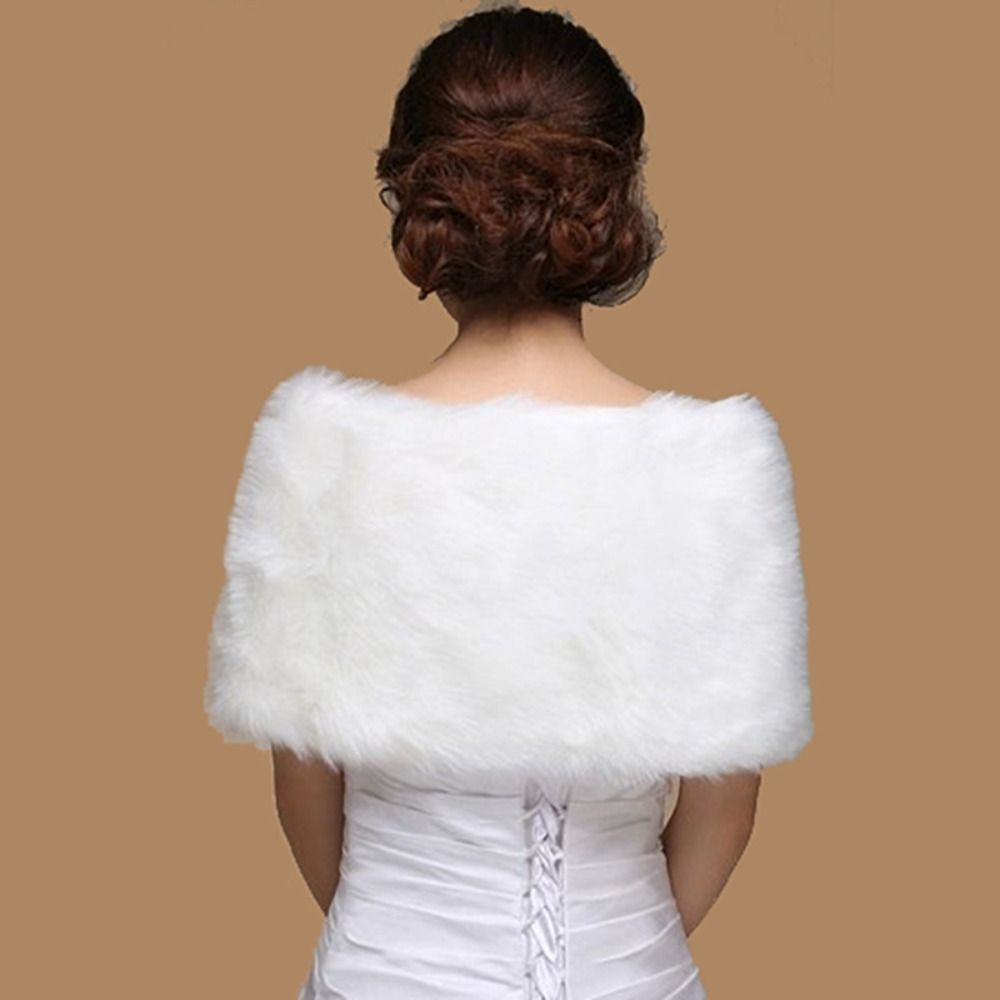 Winter Cape White Fur Shawl We – обзор и цена Winter Clothing Essentials